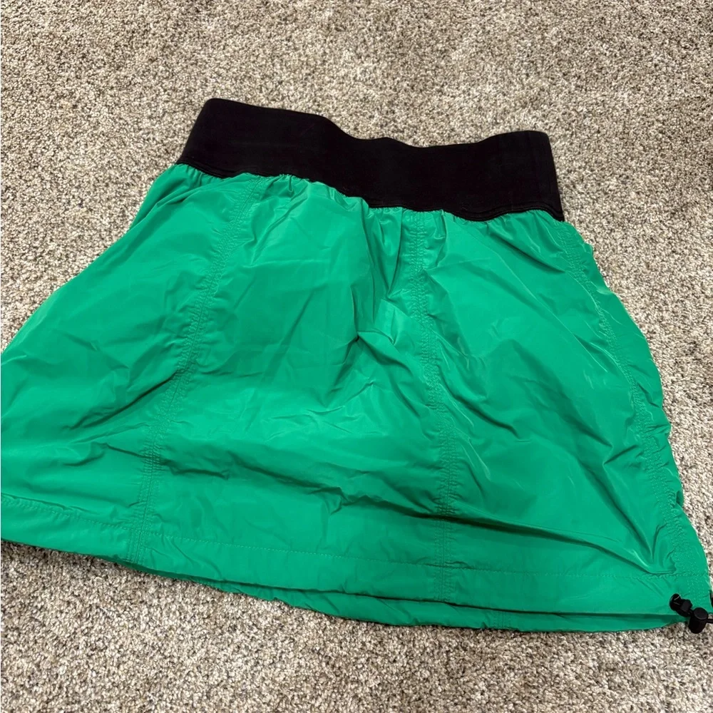 Burberry sport green mini skirt size 4 - Picture 2 of 6